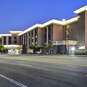 Hampton & Angeles Airport Отель Бербанк
