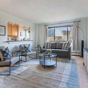 Vibrant Downtown, King Bed, Work Desk & Kitchen Seattle